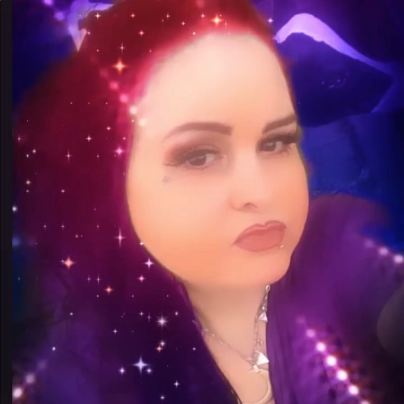 Meet your Posher, Jennifer - Picture 3 of 8